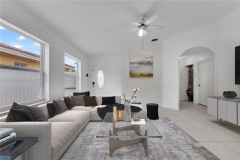 Casa en venta en Homestead, Florida, 3 dormitorios, 107.49 m2 № 2066668 - foto 4