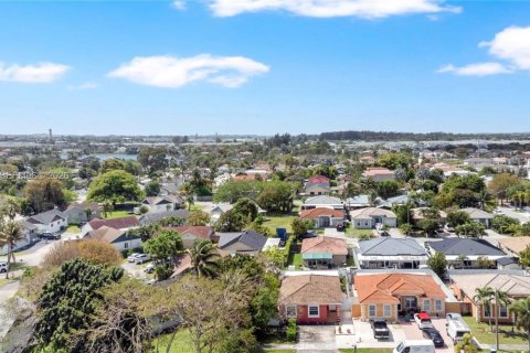 Casa en venta en Homestead, Florida, 3 dormitorios, 107.49 m2 № 2066668 - foto 23