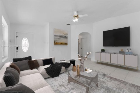 Casa en venta en Homestead, Florida, 3 dormitorios, 107.49 m2 № 2066668 - foto 3