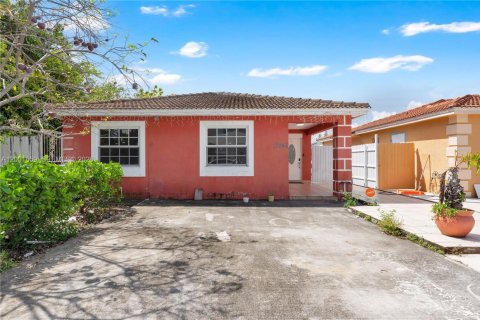 Casa en venta en Homestead, Florida, 3 dormitorios, 107.49 m2 № 2066668 - foto 1