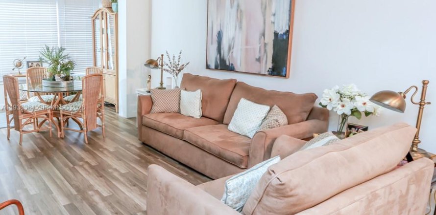 Condo in Tamarac, Florida, 1 bedroom  № 2186034