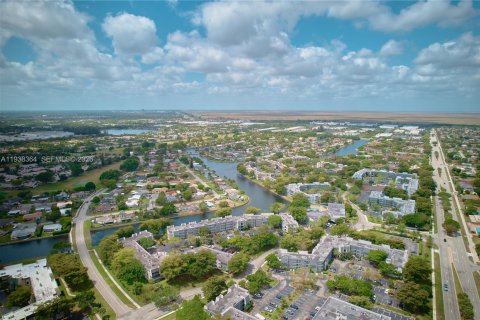 Condo in Tamarac, Florida, 1 bedroom  № 2186034 - photo 9