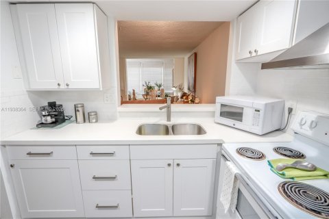 Condo in Tamarac, Florida, 1 bedroom  № 2186034 - photo 7