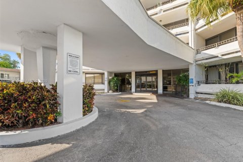 Кондоминиум с 3 спальнями в Майами, Флорида № 2010018