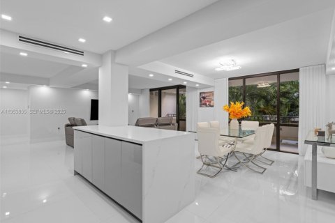 Купить кондоминиум в Майами, Флорида 3 спальни, 171.68м2, № 2010018 - фото 12