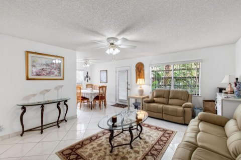 Condo in Delray Beach, Florida, 2 bedrooms  № 2190887 - photo 7