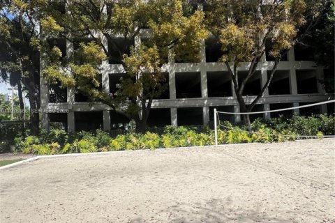 Condo in Miami, Florida, 2 bedrooms  № 2053071 - photo 24