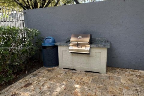 Condo in Miami, Florida, 2 bedrooms  № 2053071 - photo 23