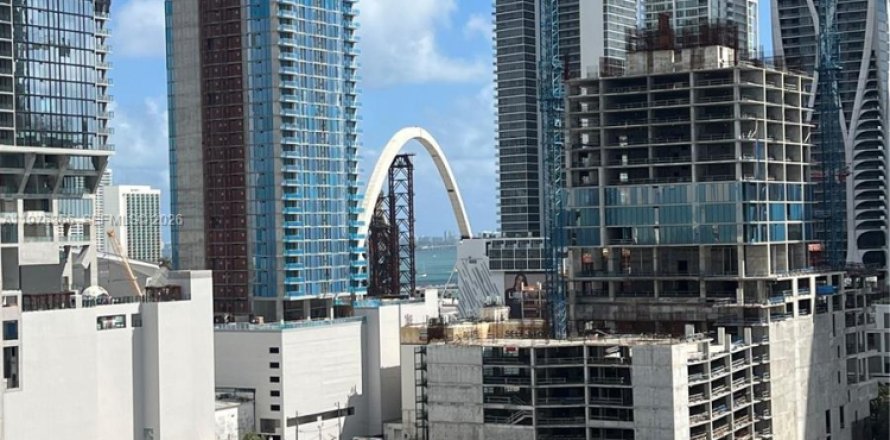 Condo in Miami, Florida, 2 bedrooms  № 2053071