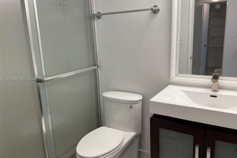 Condo in Miami, Florida, 2 bedrooms  № 2053071 - photo 14