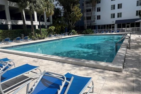 Condo in Miami, Florida, 2 bedrooms  № 2053071 - photo 28