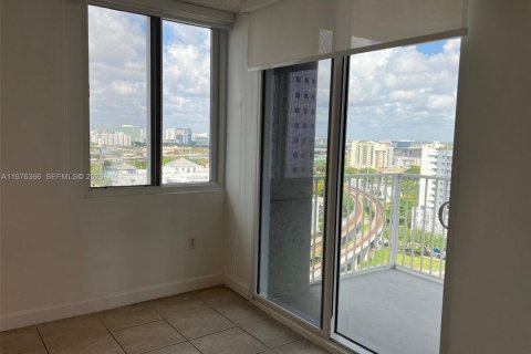 Condo in Miami, Florida, 2 bedrooms  № 2053071 - photo 11