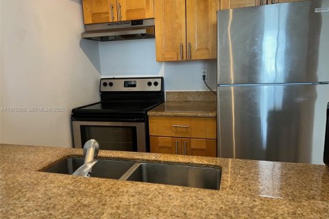 Condo in Miami, Florida, 2 bedrooms  № 2053071 - photo 15