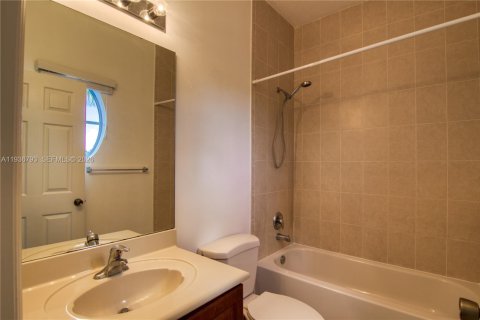 Снять в аренду таунхаус в Пемброк-Пайнс, Флорида 3 спальни, 140.47м2, № 1995091 - фото 17