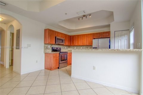 Снять в аренду таунхаус в Пемброк-Пайнс, Флорида 3 спальни, 140.47м2, № 1995091 - фото 12