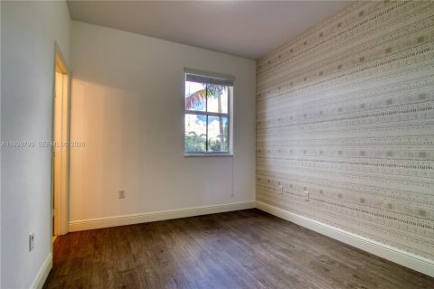 Снять в аренду таунхаус в Пемброк-Пайнс, Флорида 3 спальни, 140.47м2, № 1995091 - фото 18