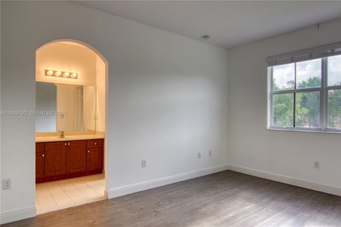 Снять в аренду таунхаус в Пемброк-Пайнс, Флорида 3 спальни, 140.47м2, № 1995091 - фото 16