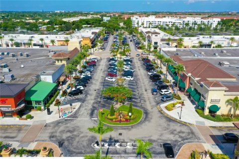 Снять в аренду таунхаус в Пемброк-Пайнс, Флорида 3 спальни, 140.47м2, № 1995091 - фото 6