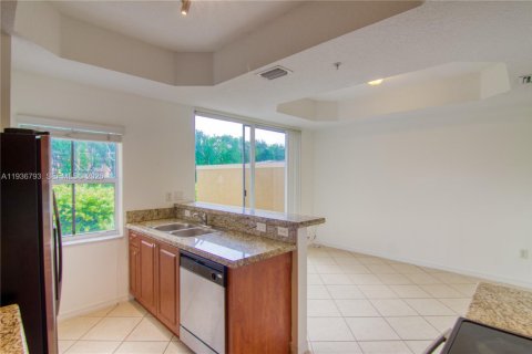 Снять в аренду таунхаус в Пемброк-Пайнс, Флорида 3 спальни, 140.47м2, № 1995091 - фото 15