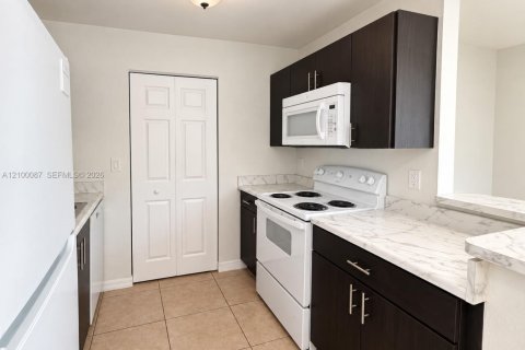 Touwnhouse à louer à Florida City, Floride: 3 chambres, 115.76 m2 № 2402099 - photo 5