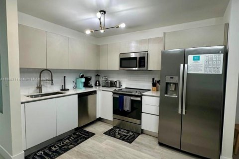 Touwnhouse à vendre à Miami, Floride: 91.04 m2 № 1937514 - photo 4