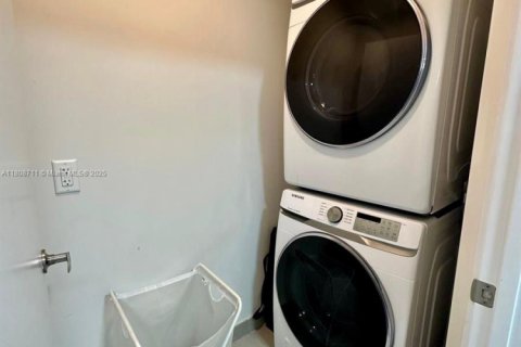 Townhouse in Miami, Florida 91.04 sq.m. № 1937514 - photo 11