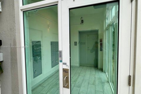 Adosado en venta en Miami, Florida, 91.04 m2 № 1937514 - foto 18