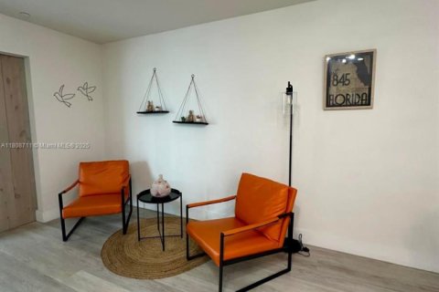 Adosado en venta en Miami, Florida, 91.04 m2 № 1937514 - foto 6