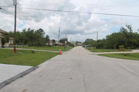 House in Port St. Lucie, Florida 4 bedrooms, 217.86 sq.m. № 2013265 - photo 12