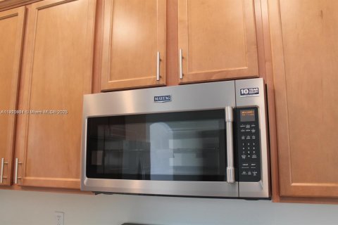 House in Port St. Lucie, Florida 4 bedrooms, 217.86 sq.m. № 2013265 - photo 5