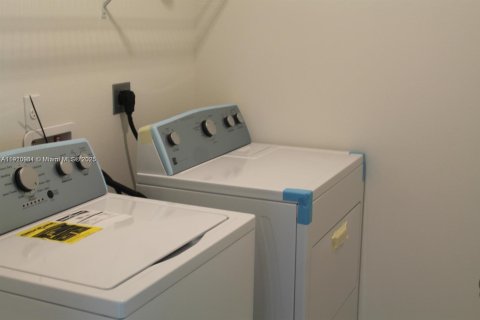 House in Port St. Lucie, Florida 4 bedrooms, 217.86 sq.m. № 2013265 - photo 11