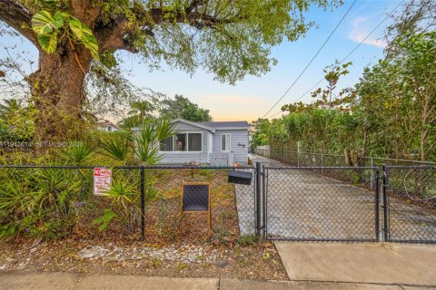 Immobilier commercial à vendre à Miami, Floride: 207.73 m2 № 2005218 - photo 3