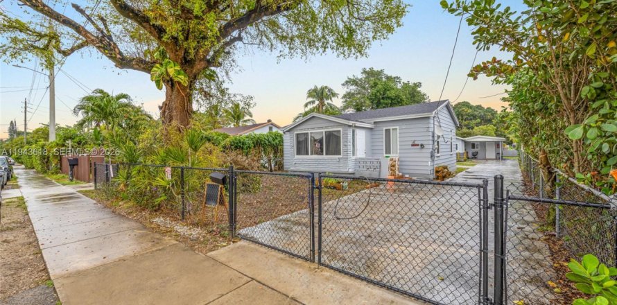 Immobilier commercial à Miami, Floride 207.73 m2 № 2005218