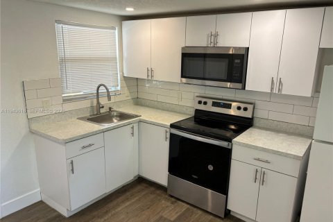 Immobilier commercial à vendre à Miami, Floride: 207.73 m2 № 2005218 - photo 5