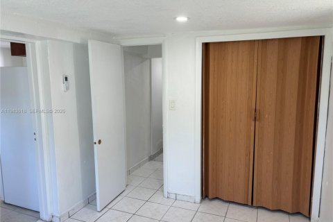 Immobilier commercial à vendre à Miami, Floride: 207.73 m2 № 2005218 - photo 12