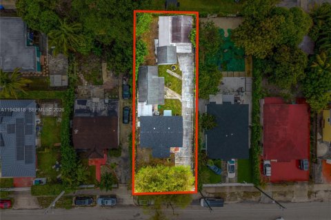 Immobilier commercial à vendre à Miami, Floride: 207.73 m2 № 2005218 - photo 2