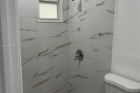 Immobilier commercial à vendre à Miami, Floride: 207.73 m2 № 2005218 - photo 6