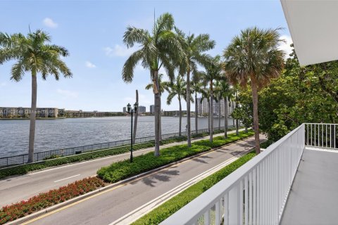 Condo in Aventura, Florida, 3 bedrooms  № 1783721 - photo 1