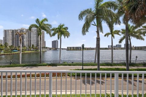 Condo in Aventura, Florida, 3 bedrooms  № 1783721 - photo 2