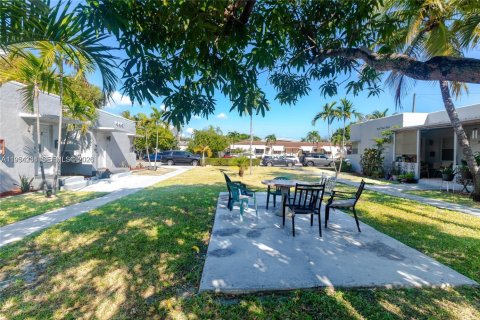 Villa ou maison à louer à Hollywood, Floride: 1 chambre, 1103.59 m2 № 2010913 - photo 19