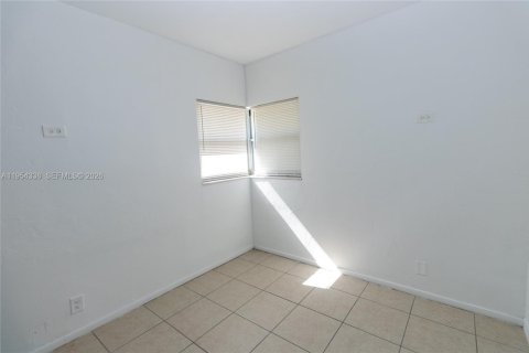 Villa ou maison à louer à Hollywood, Floride: 1 chambre, 1103.59 m2 № 2010913 - photo 16