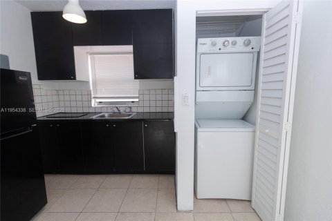 Villa ou maison à louer à Hollywood, Floride: 1 chambre, 1103.59 m2 № 2010913 - photo 5