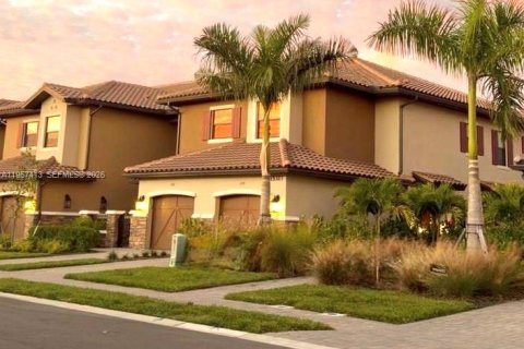 Adosado en Naples, Florida 3 dormitorios, 222.32 m2 № 2011636