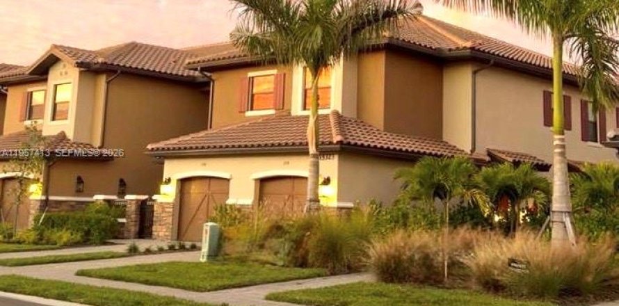 Adosado en Naples, Florida 3 dormitorios, 222.32 m2 № 2011636