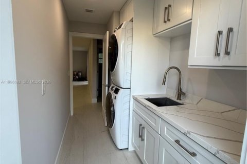 House in Palmetto Bay, Florida 3 bedrooms, 153.75 sq.m. № 2066097 - photo 23