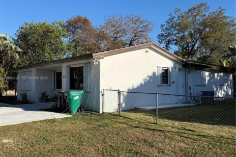 House in Palmetto Bay, Florida 3 bedrooms, 153.75 sq.m. № 2066097 - photo 24