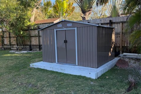 House in Palmetto Bay, Florida 3 bedrooms, 153.75 sq.m. № 2066097 - photo 27