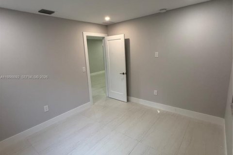 House in Palmetto Bay, Florida 3 bedrooms, 153.75 sq.m. № 2066097 - photo 19