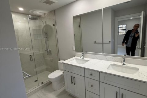 House in Palmetto Bay, Florida 3 bedrooms, 153.75 sq.m. № 2066097 - photo 16