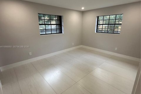 House in Palmetto Bay, Florida 3 bedrooms, 153.75 sq.m. № 2066097 - photo 15